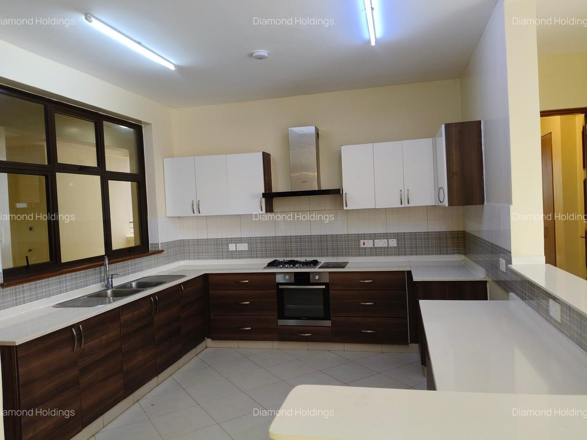 4 Bed Apartment with En Suite in Westlands Area - 9