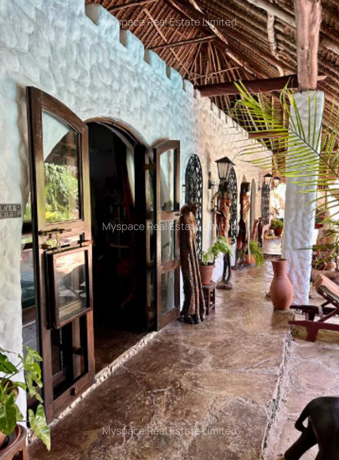 3 Bed Villa with Swimming Pool in Mtwapa - 9