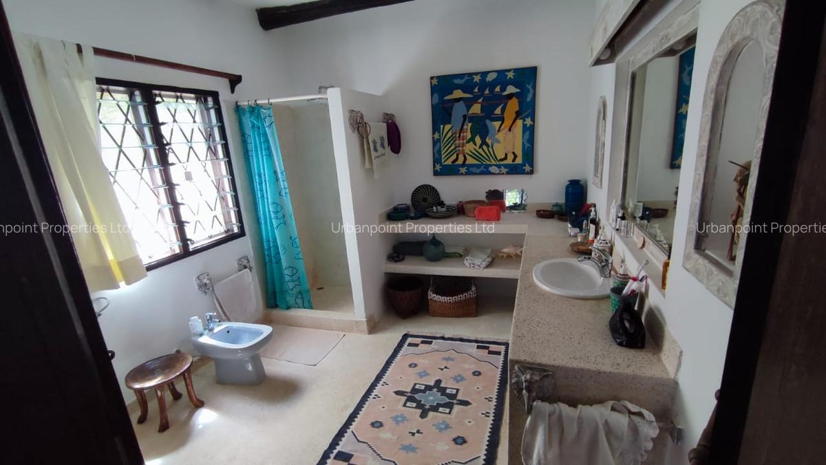 3 Bed House with En Suite in Malindi - 12