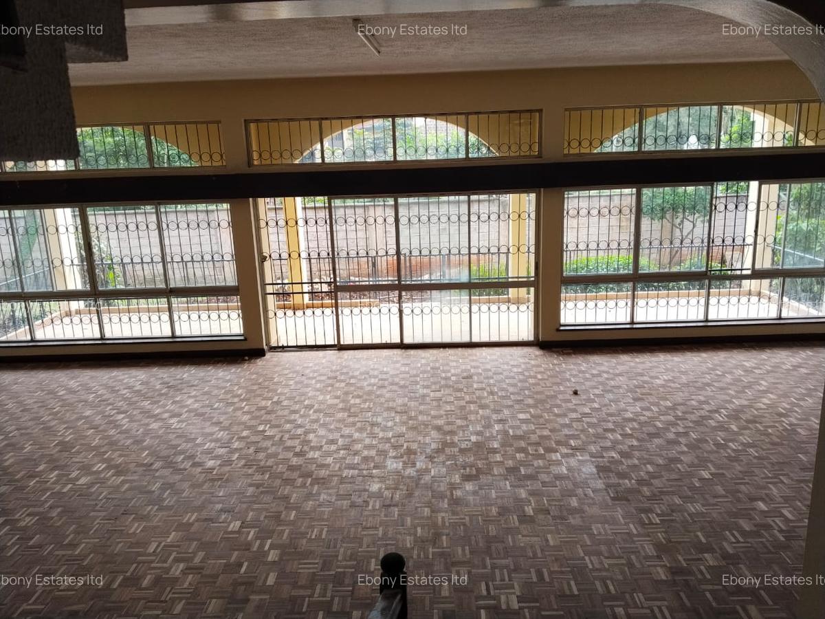 5 Bed Townhouse with En Suite in Lavington - 6