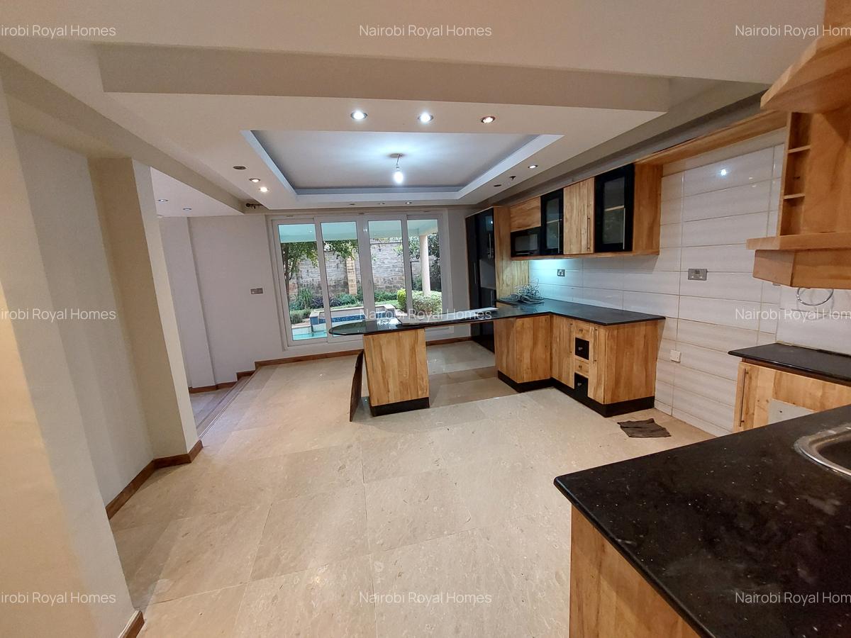 5 Bed Townhouse with En Suite at Lavington Road 66 - 7