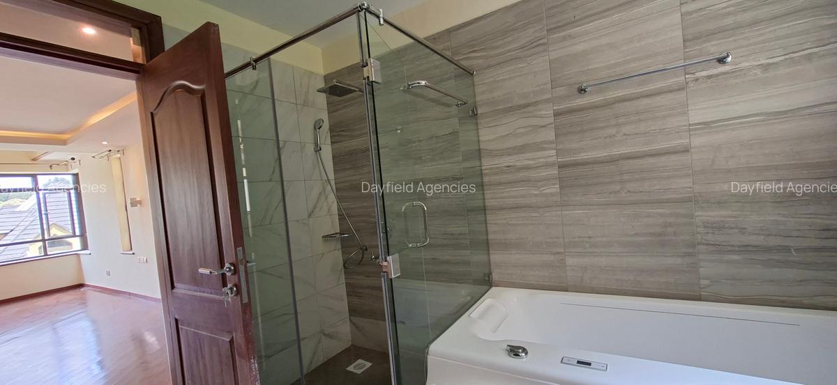 5 Bed House with En Suite in Lavington - 11