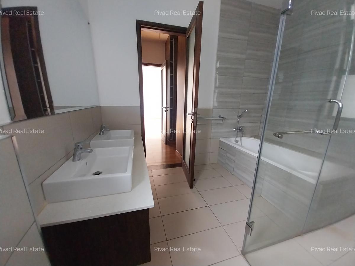 4 Bed House with Garden in Garden Estate - 14