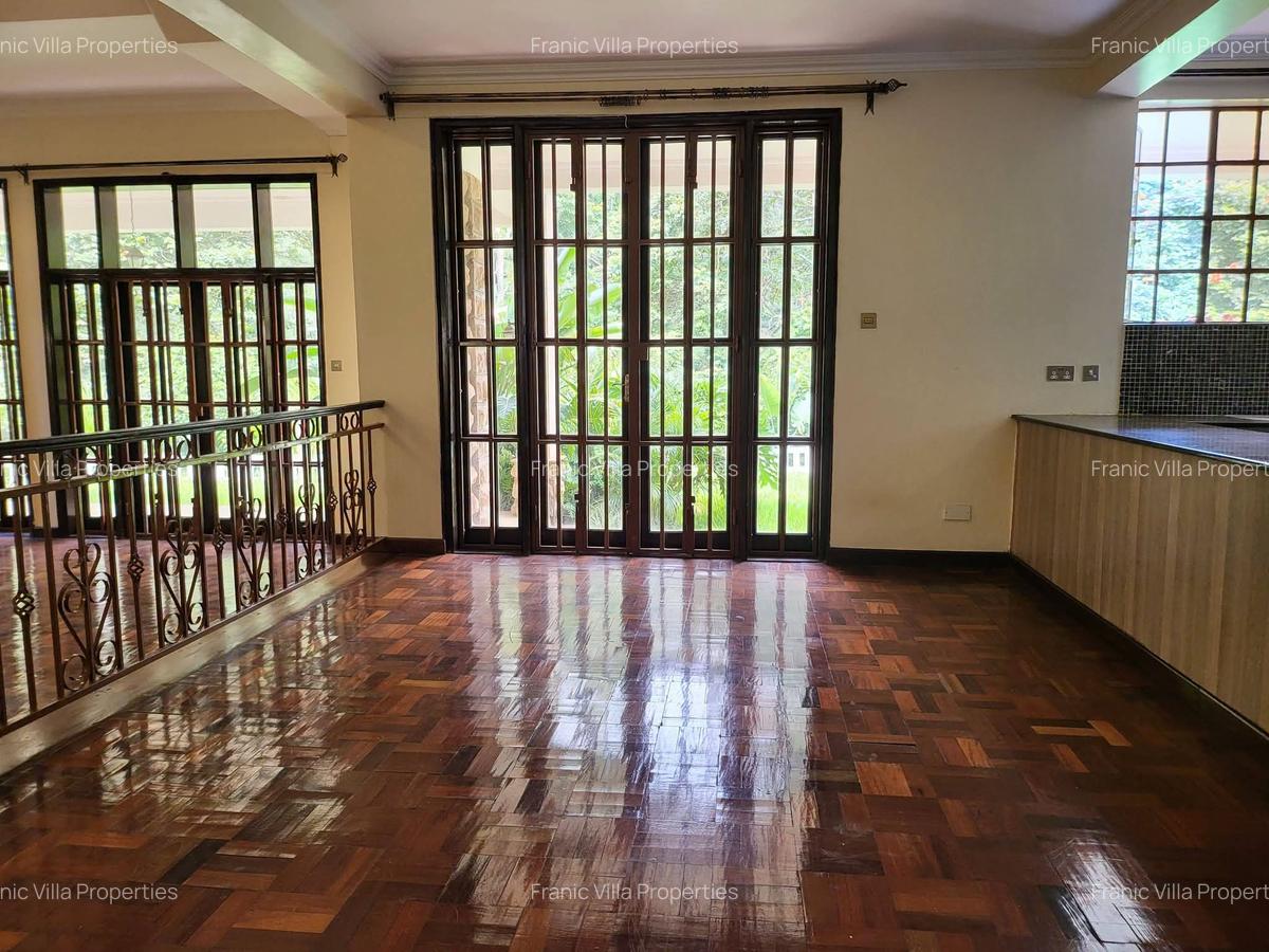 5 Bed Villa with En Suite at Lonetree - 3