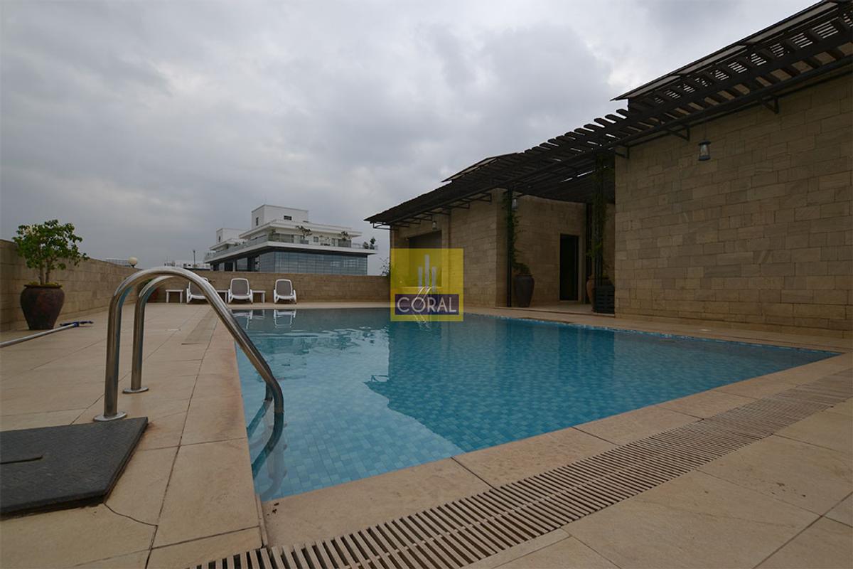 1 Bed Apartment with Swimming Pool in Riverside - 1