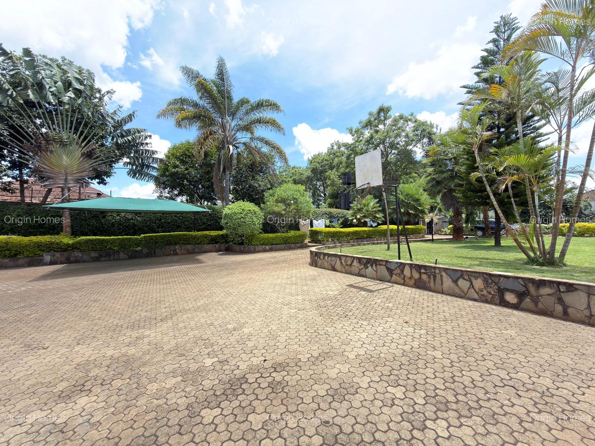 5 Bed House with En Suite in Nyari - 5