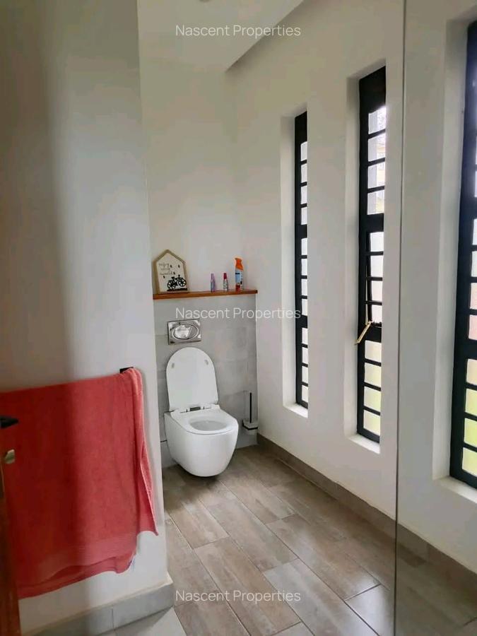 4 Bed House with En Suite in Rosslyn - 13