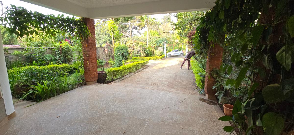 5 Bed Townhouse with En Suite at Brookside Drive - 3