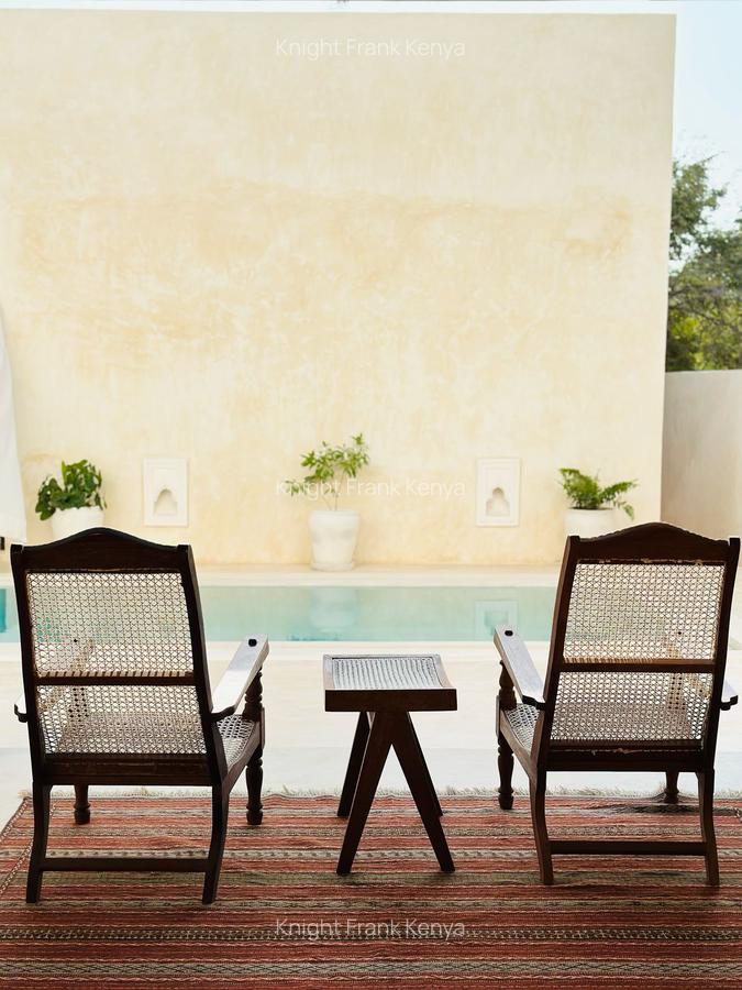 6 Bed House with Swimming Pool in Lamu - 19