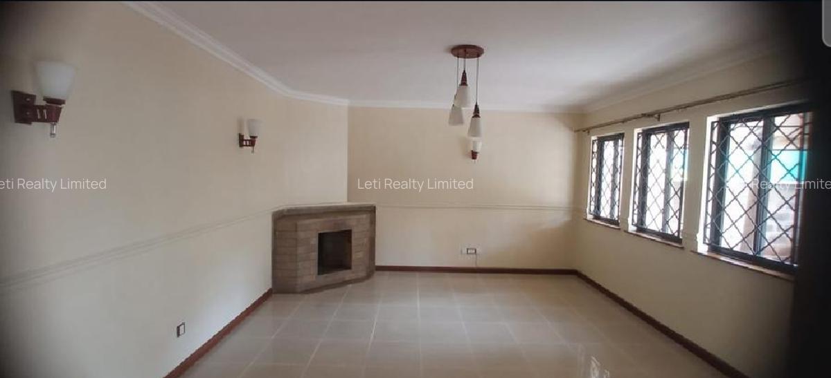 5 Bed Townhouse with En Suite in Lavington - 2
