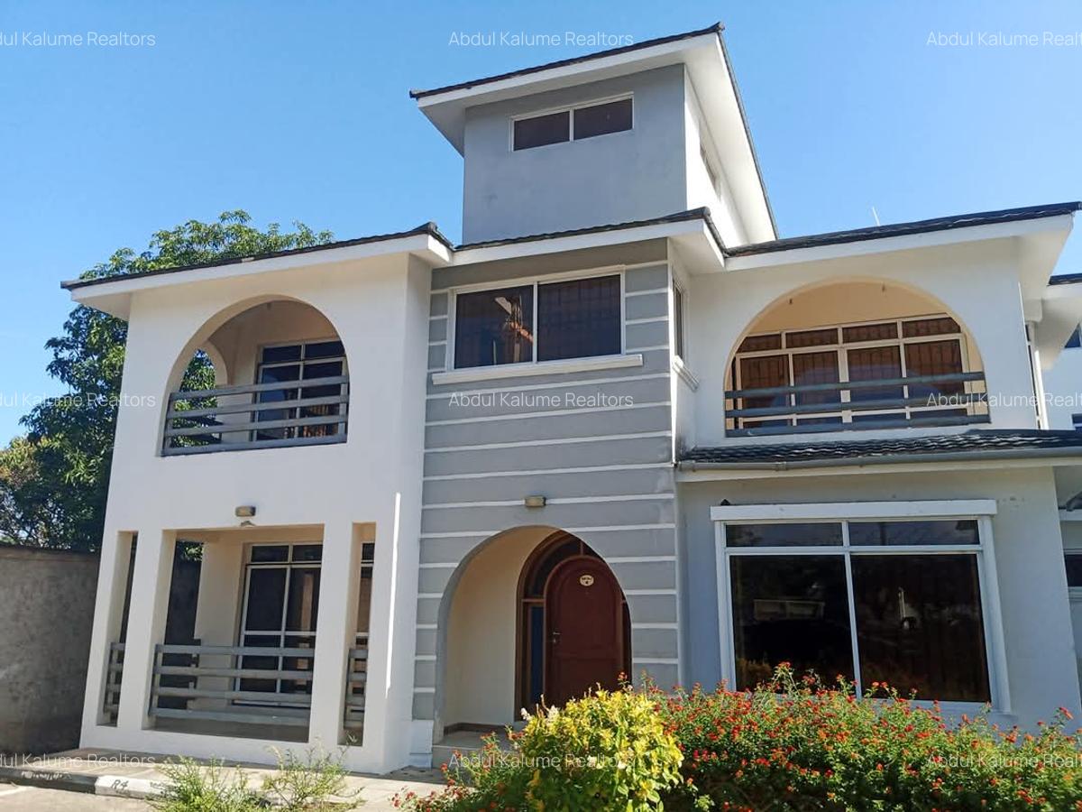 4 Bed Villa with En Suite at Nyali Mombasa - 2