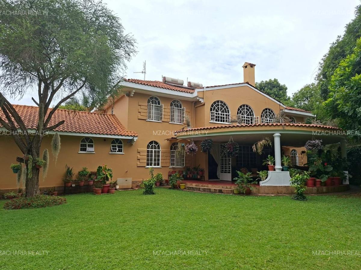 5 Bed Villa with En Suite in Runda - 1