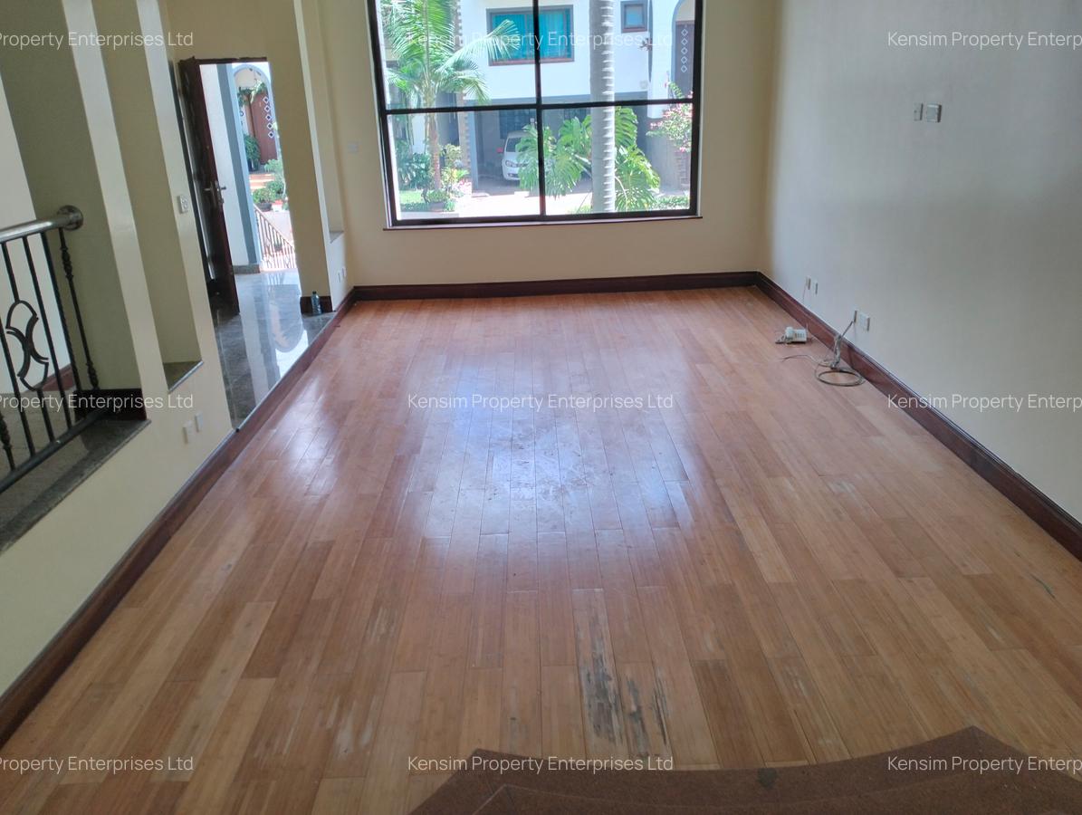 5 Bed Townhouse with En Suite in Westlands Area - 3