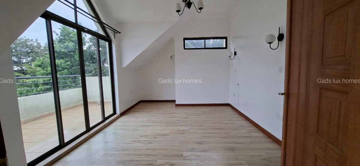 3 Bed Apartment with En Suite at Nyari - 8