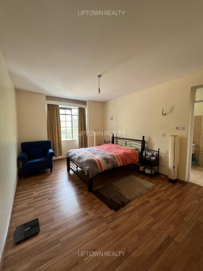 3 Bed Apartment with En Suite at Lavington - 8