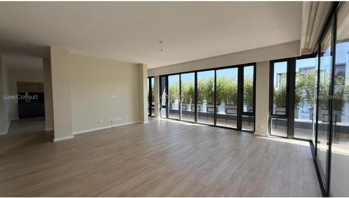 4 Bed Apartment with En Suite in Riverside - 3