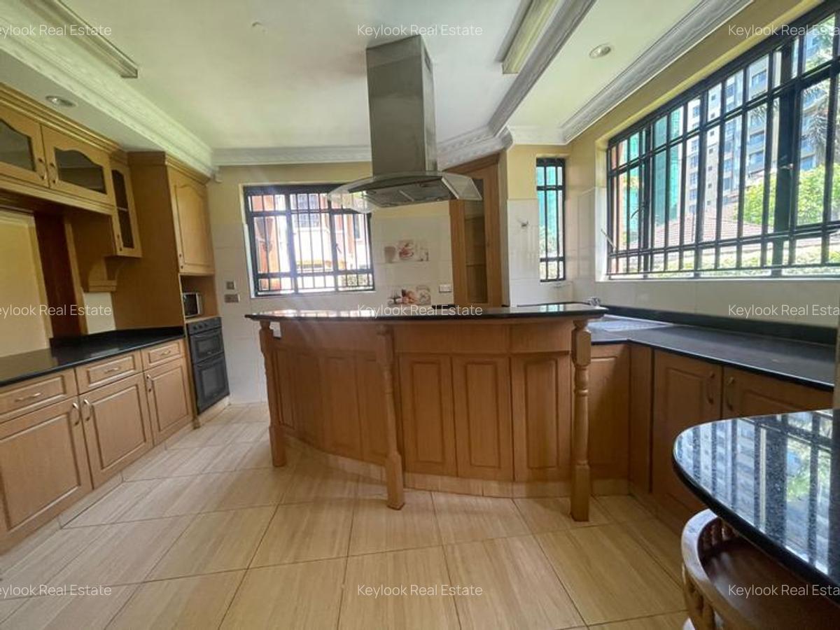5 Bed House with En Suite at Lavington Green - 15