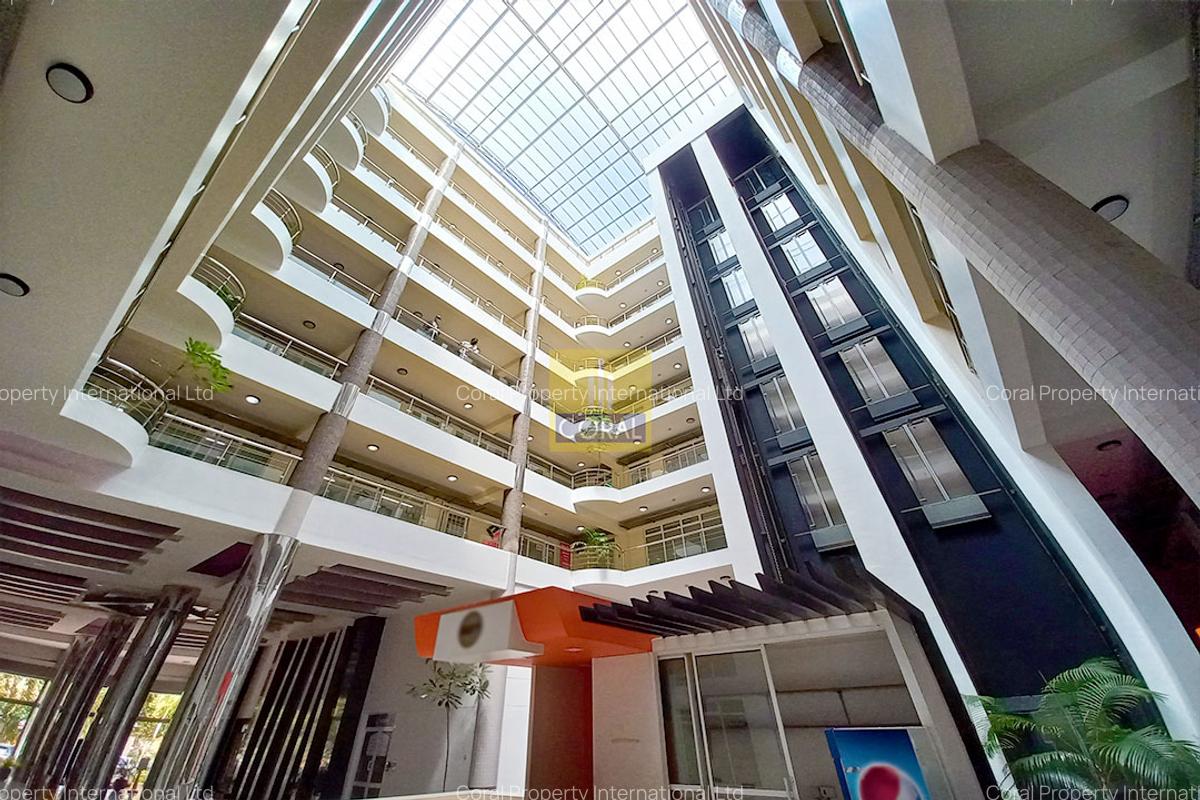 2,000 ft² Shop with Backup Generator in Westlands Area - 1