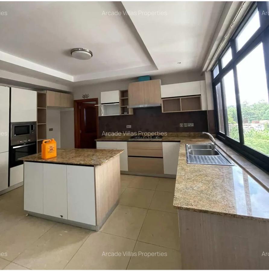 4 Bed Apartment with En Suite in Riverside - 3