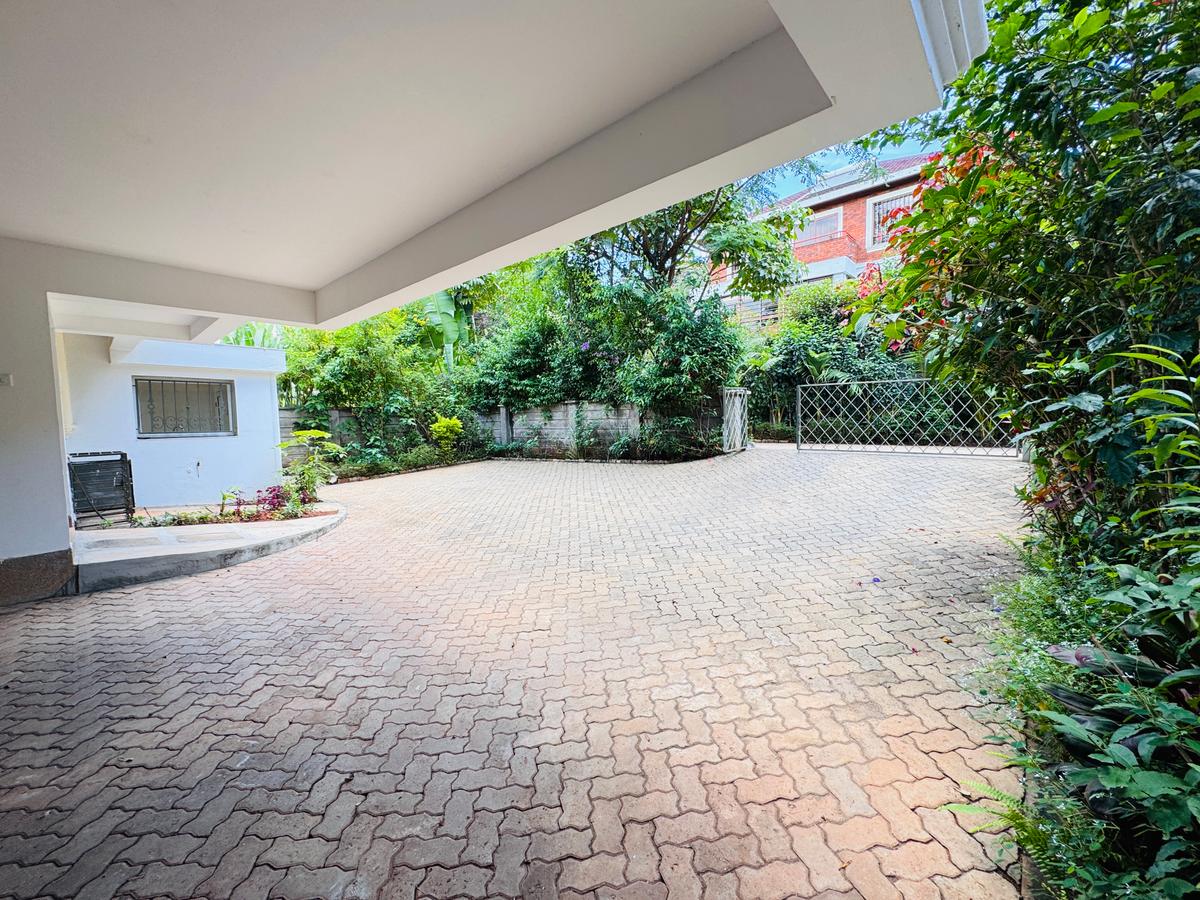 5 Bed Townhouse with Swimming Pool at Spring Valley - 19