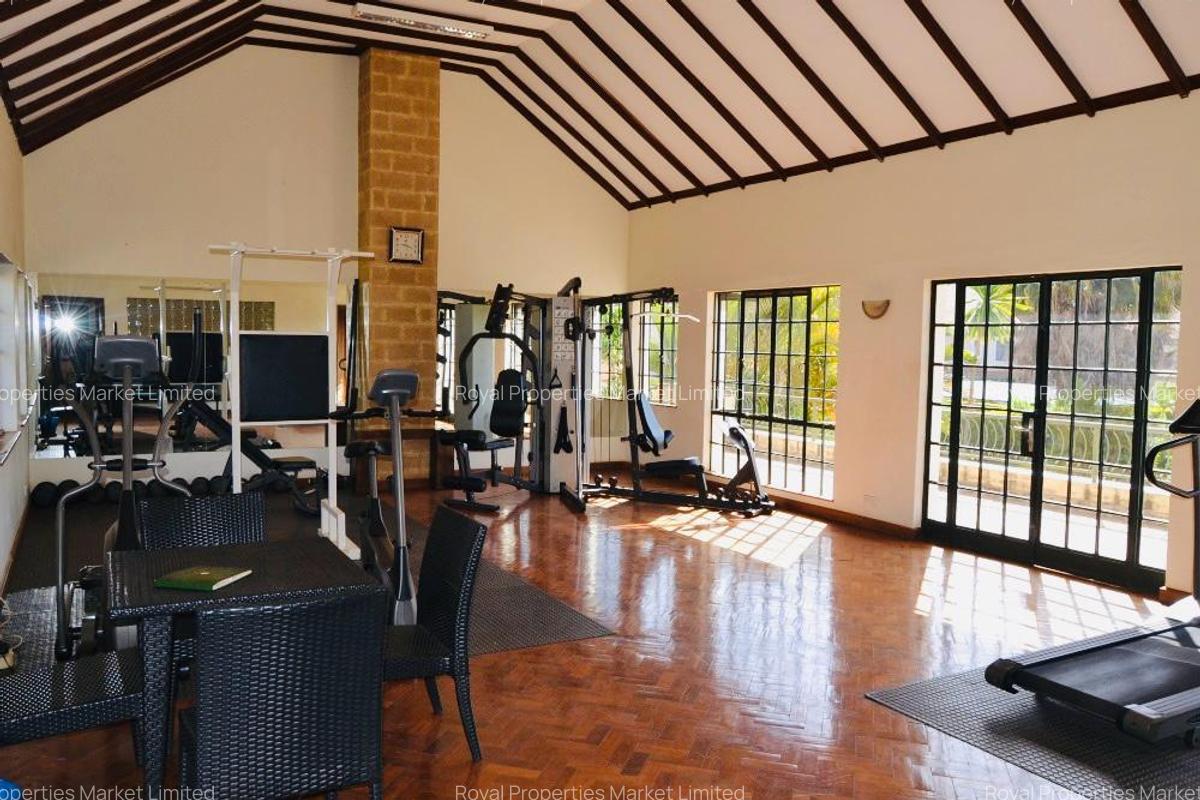 5 Bed House with En Suite in Runda - 8