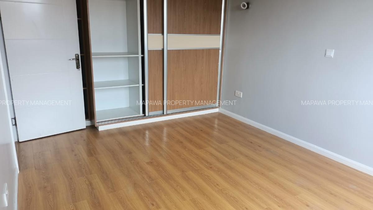 4 Bed Apartment with En Suite in Brookside - 9