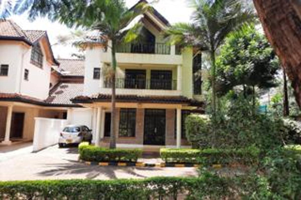 5 Bed Townhouse with En Suite at Lavington Green - 1