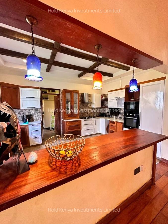 6 Bed House with En Suite at Ridgeways Road - 5