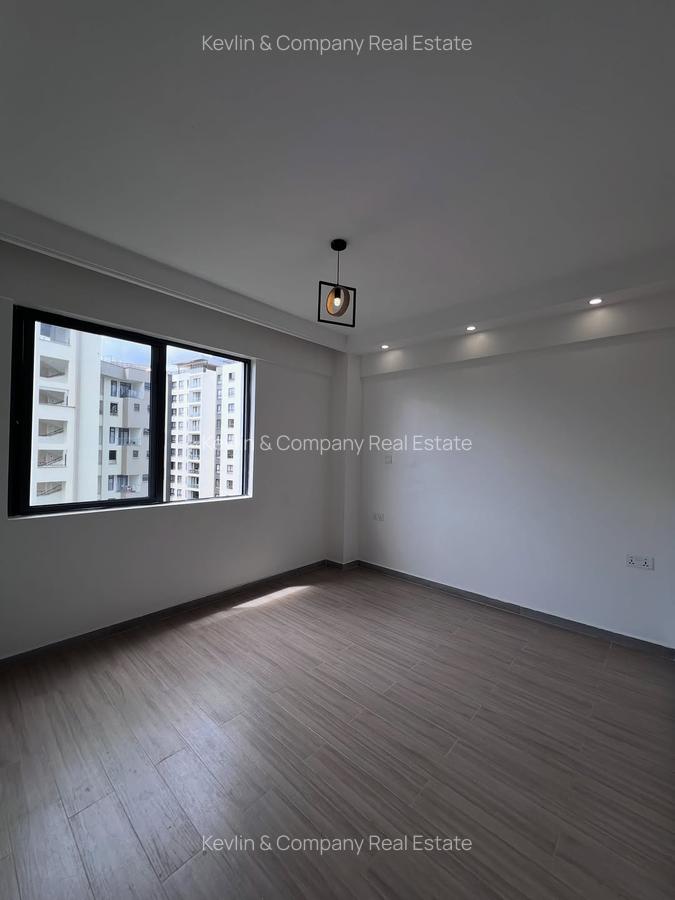 2 Bed Apartment with Gym in Riverside - 12