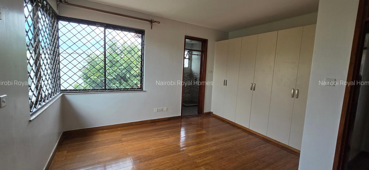 5 Bed Townhouse with En Suite at Off Convent Drive - 4