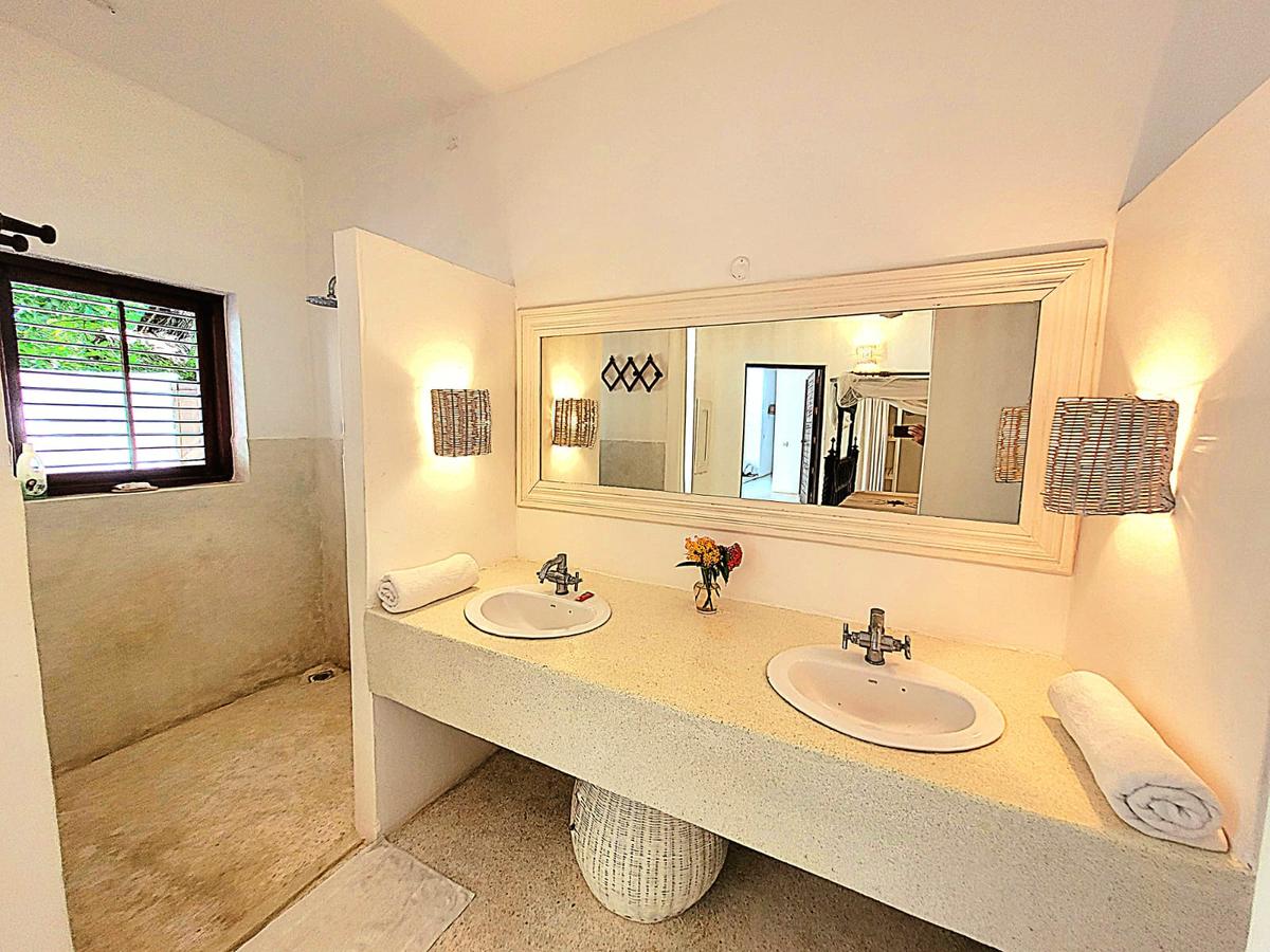 4 Bed Villa with En Suite in Diani - 6