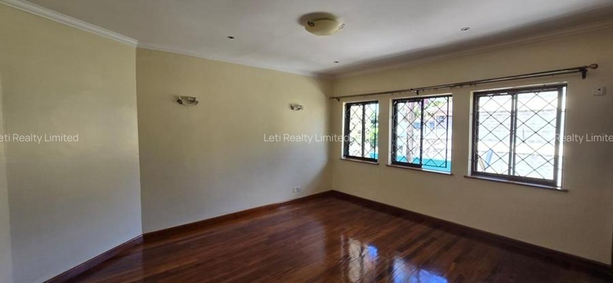 5 Bed Townhouse with En Suite in Lavington - 2