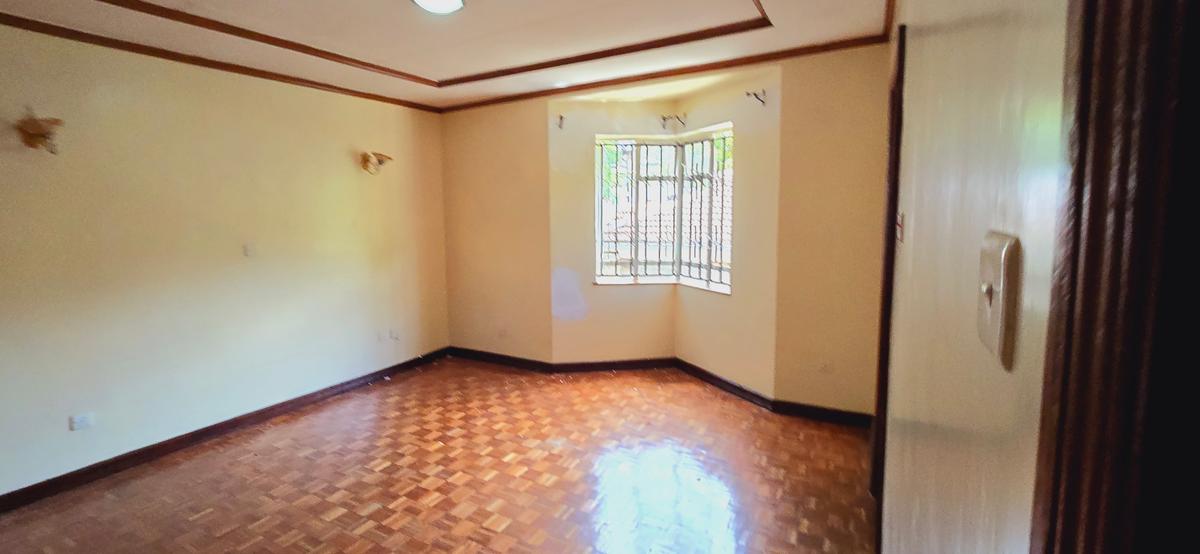 5 Bed Townhouse with En Suite at Lavington - 7