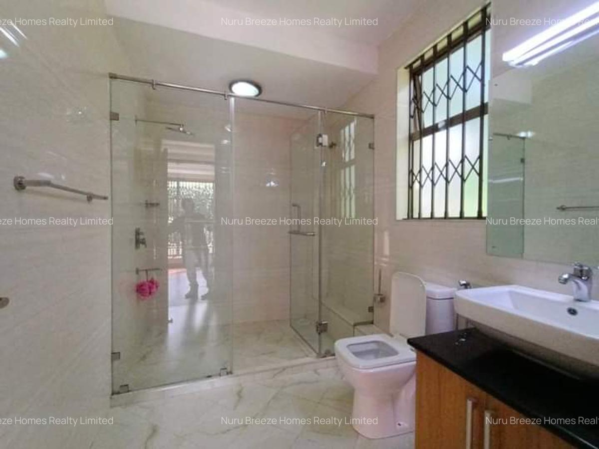 5 Bed Townhouse with En Suite in Lavington - 4