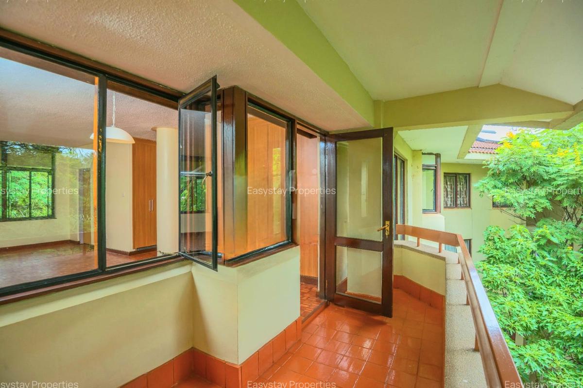 4 Bed Apartment with En Suite in Riverside - 4