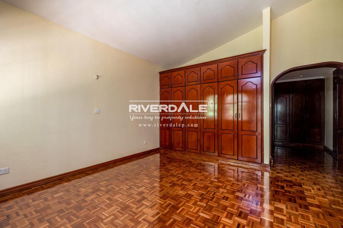 5 Bed Townhouse with En Suite in Riverside - 15