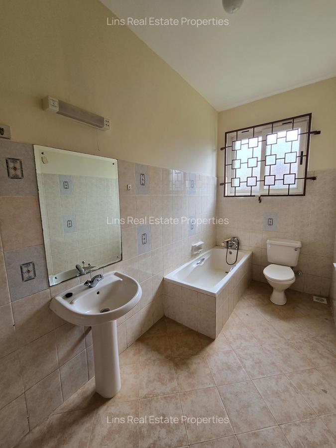 4 Bed Townhouse with En Suite in Lavington - 9