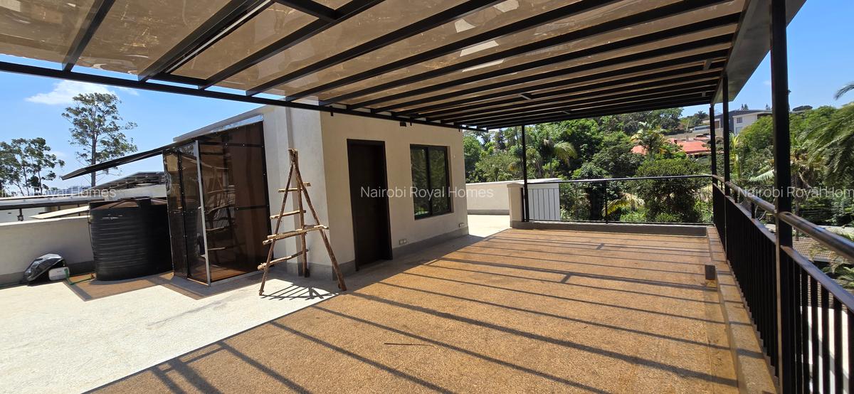 5 Bed Townhouse with En Suite at Lavington - 18