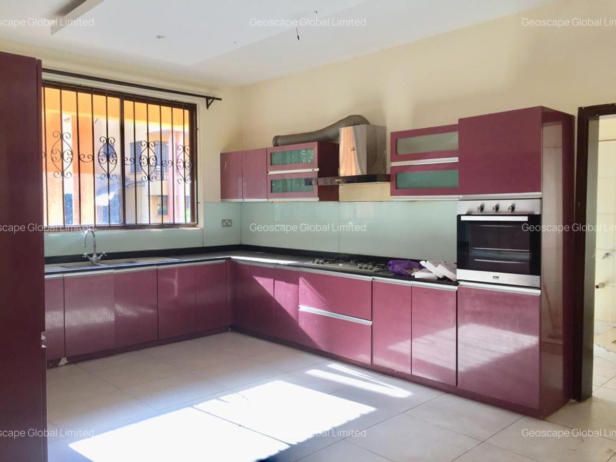 5 Bed House with En Suite in Spring Valley - 20