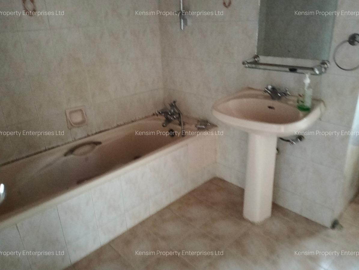 4 Bed Townhouse with En Suite in Lavington - 12
