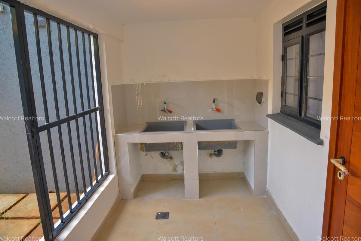 4 Bed Villa with En Suite at Muhuri Road - 10