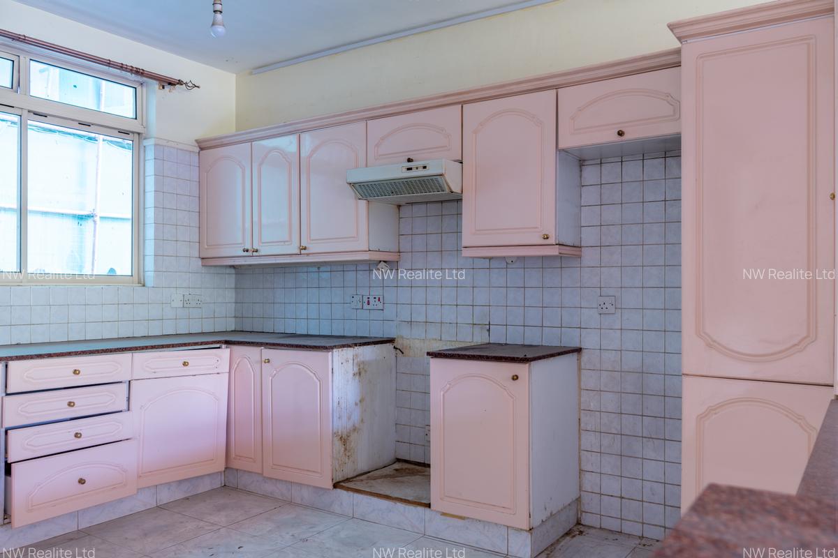 3 Bed House with En Suite in Westlands Area - 9