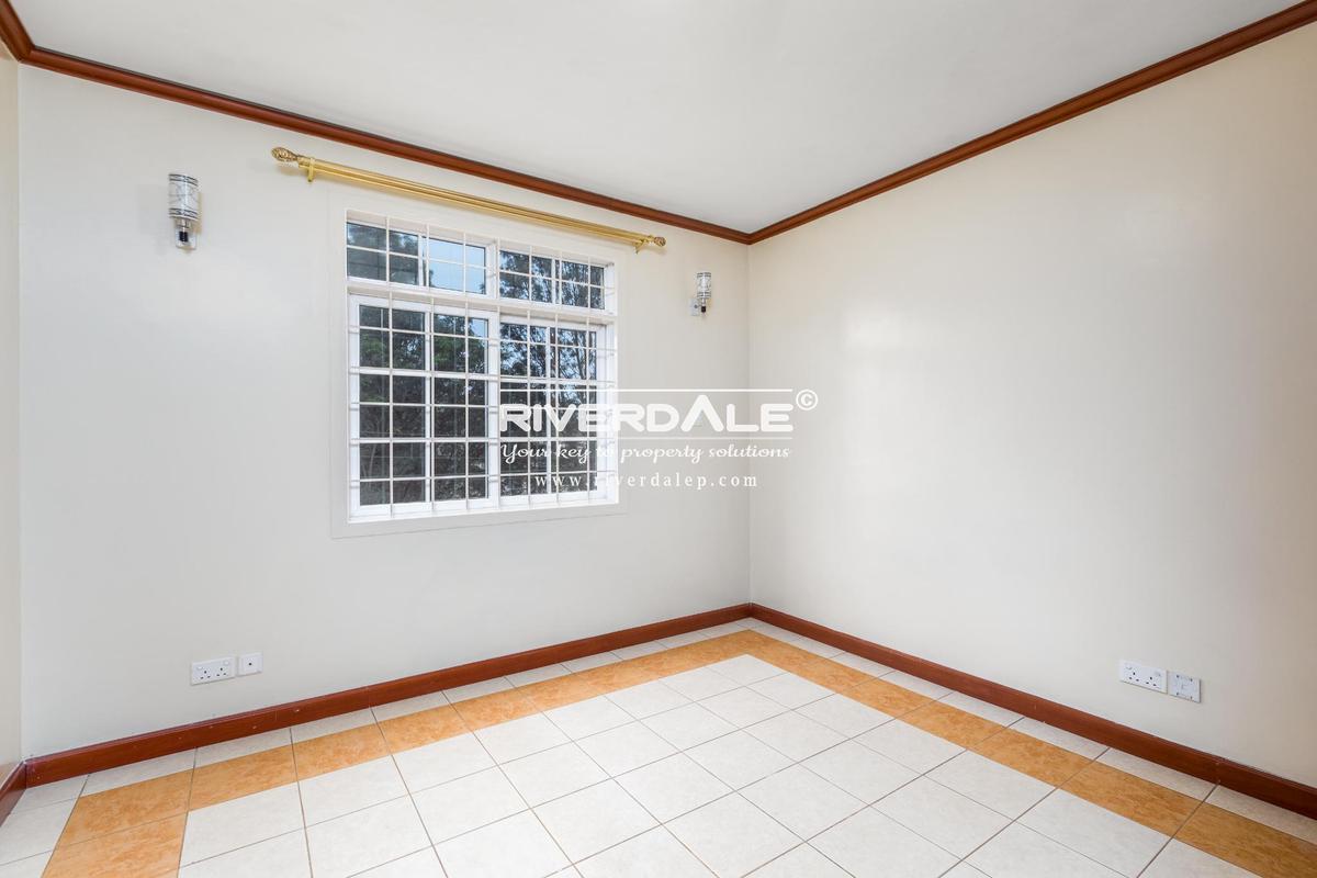 2 Bed Apartment with En Suite in Parklands - 7