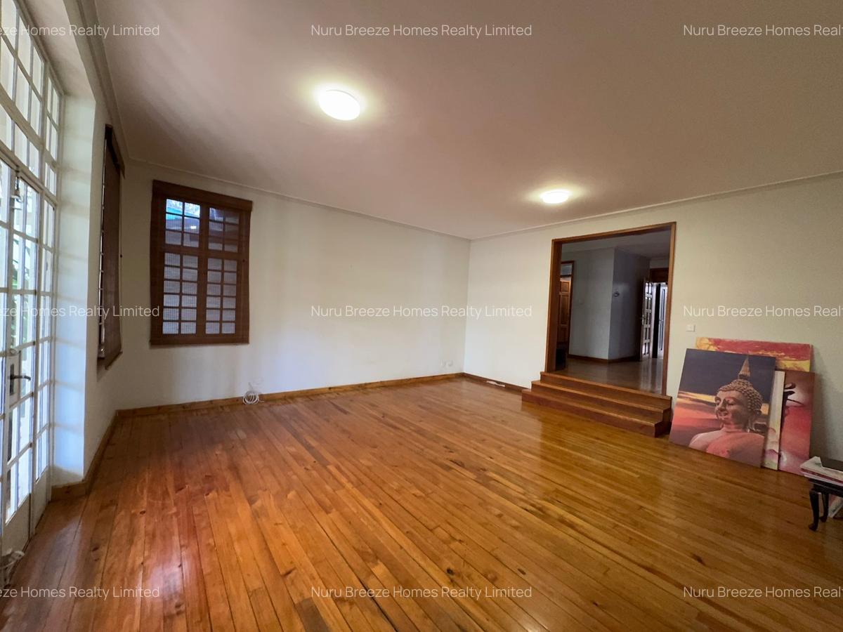 5 Bed House with En Suite in Runda - 9