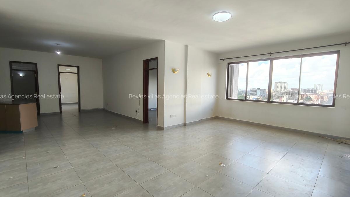 3 Bed Apartment with En Suite at Parklands - 6