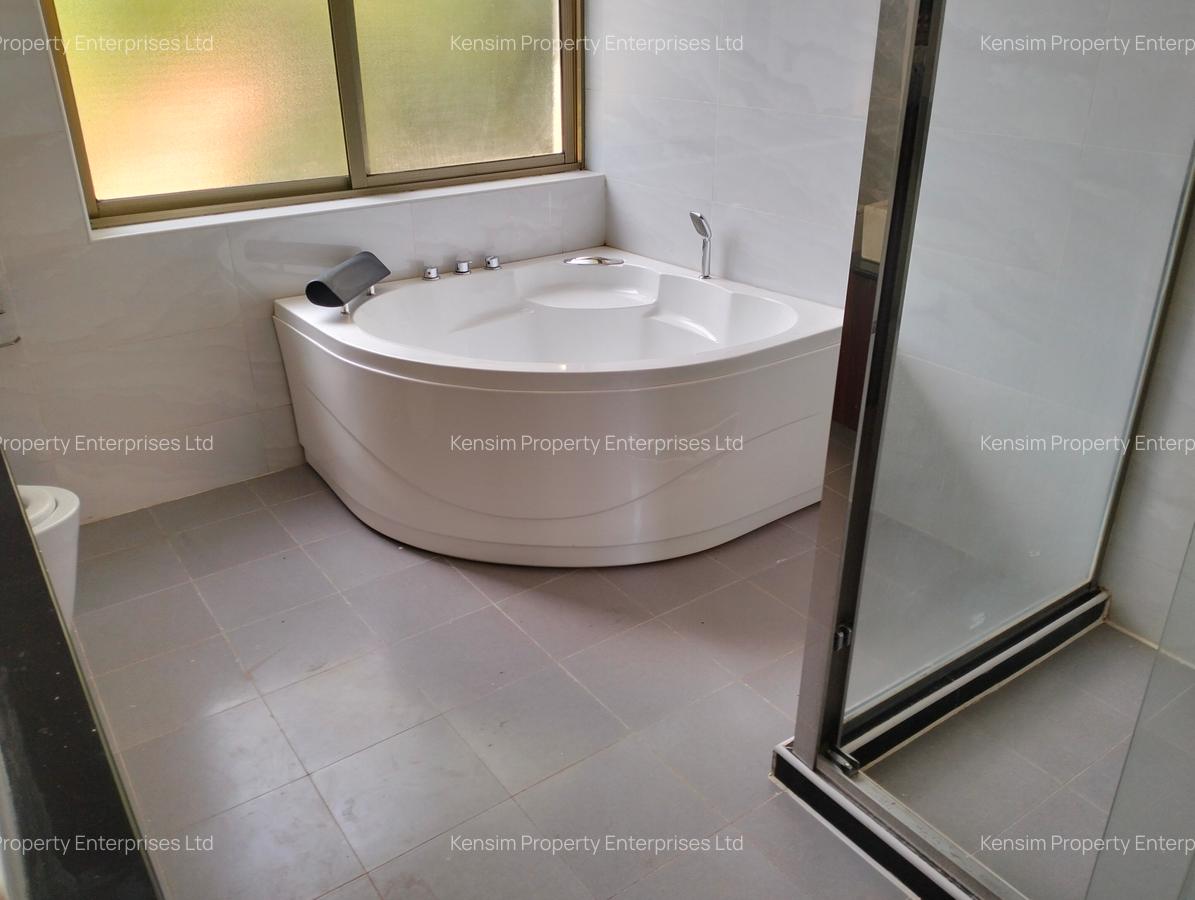 5 Bed Townhouse with En Suite in Lavington - 16