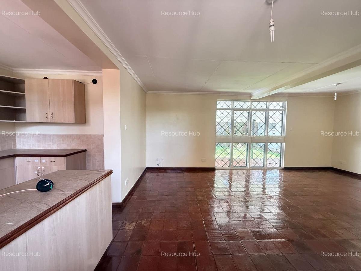 3 Bed House with Garden at Lavington - 5