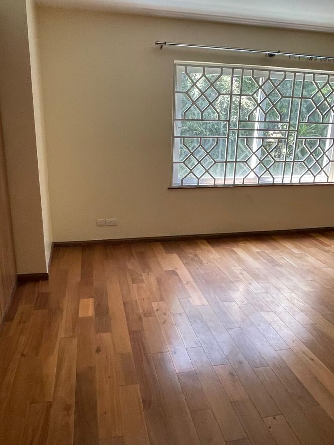 3 Bed Apartment with En Suite at Lavington - 12