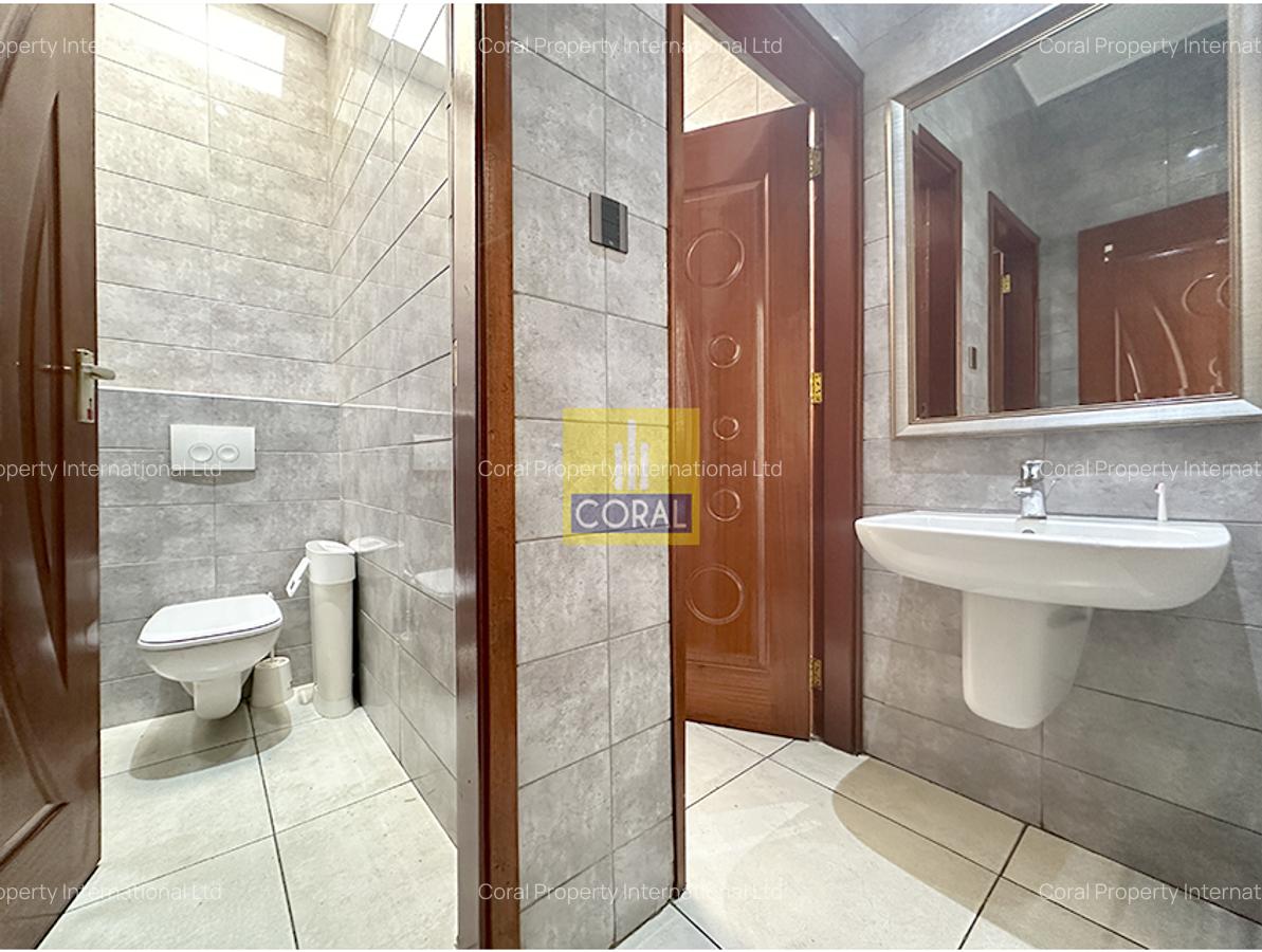 29,825 ft² Warehouse in Industrial Area - 18