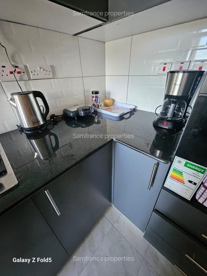 Serviced 2 Bed Apartment with En Suite at 1St Avanue - 5
